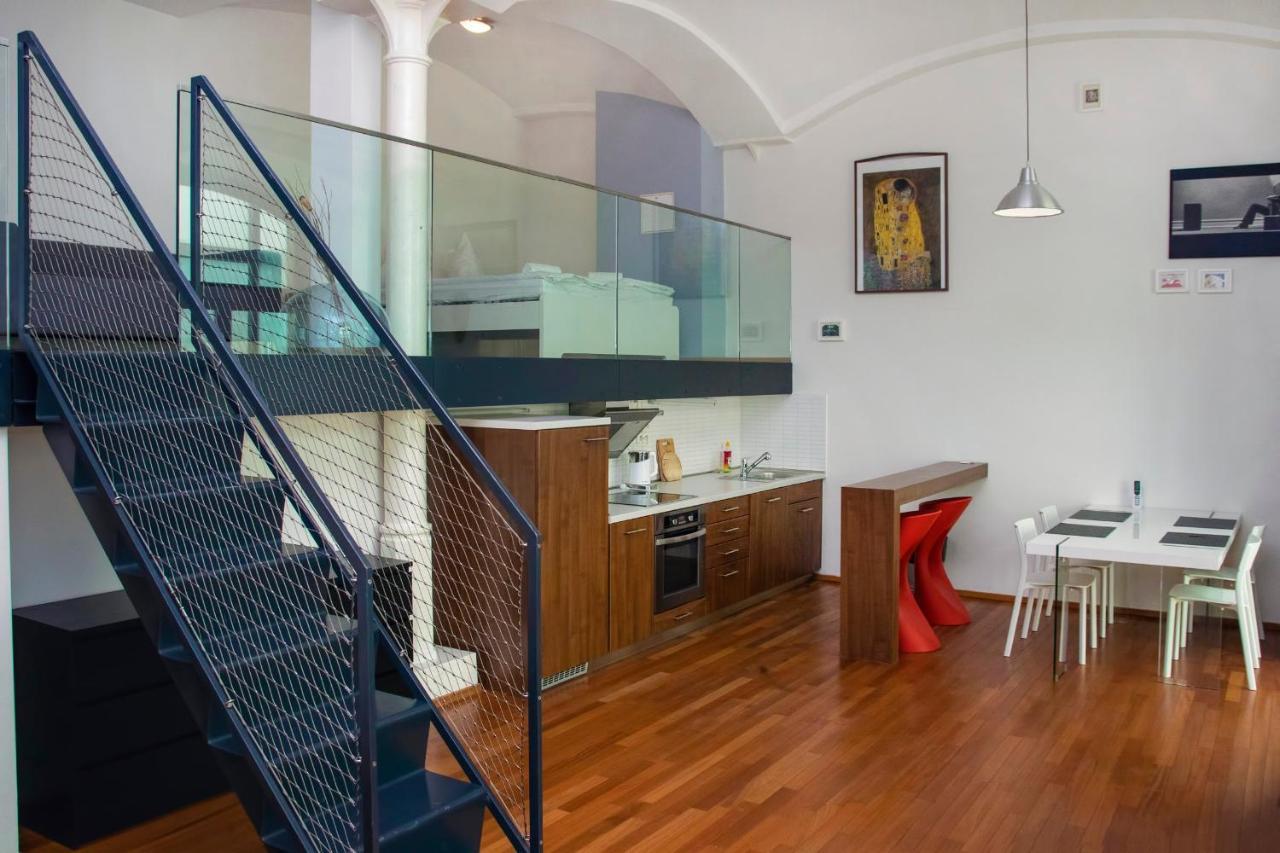 Modern Apartment With Terrace And Air Conditioning براغ المظهر الخارجي الصورة